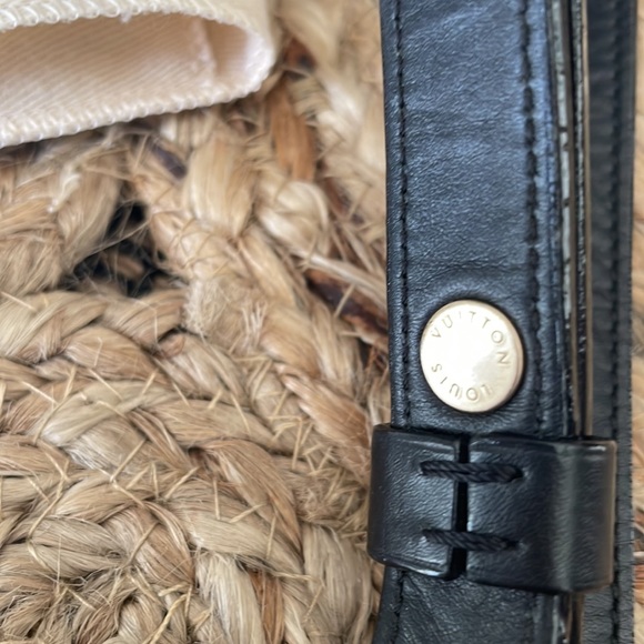 Black Leather Satchel/Duffle with shoulder Strap - Picture 4 of 16